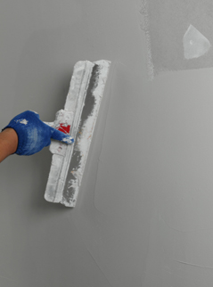 Verspachteln der Trockenbauwand/decke